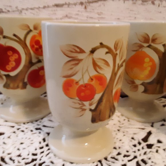 Retro 1960's - 6 Pedestal Mugs -  Peaches,  Apples, Cherries - Pop Art Design! - Picture 2 of 3